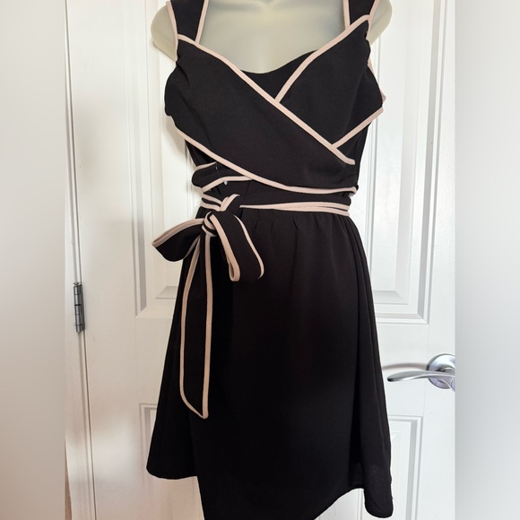 C.Luce Elegant Black Dress with Cream Accents size M - Picture 3 of 7